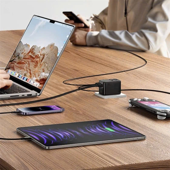 Bộ chuyển đổi WiWU Travel Universal UA004 70W GaN Charger(WW-31003)